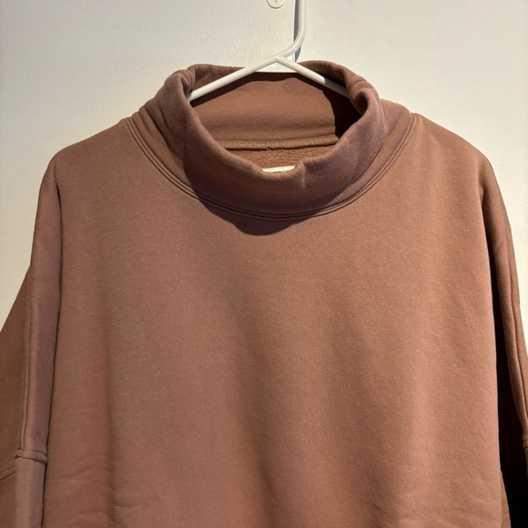 Pink LE31 Turtleneck Sweater  Simons - Picture 2 of 8